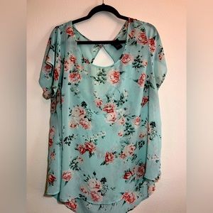 Torrid light blue with flowers top/ blouse size 2 (2X)